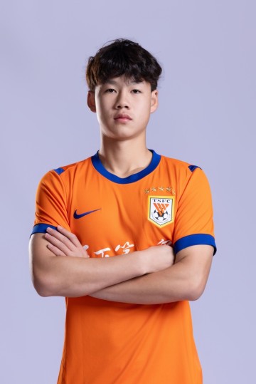 网页版登录入口-U17国足队长李钧鹏代表泰山B队登场，完成个人中乙联赛首秀