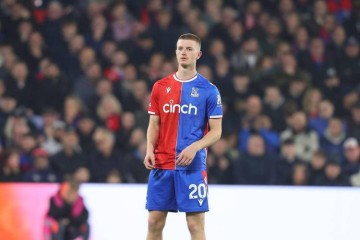 开云体育-7000万英镑！曼联抢水晶宫中场新星，利物浦切尔西加入争夺