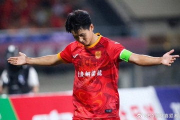 重庆铜梁龙7轮不败后！重庆球迷做出重要决定，直接排队给他道歉|向余望|刘建业|中超|中超联赛|俱乐部_新浪体育_新浪新闻