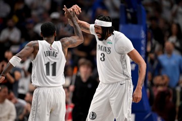 体育视频直播-浓眉：我和欧文唯一合体那场让球迷短暂忘了卢卡 但随后我就伤了